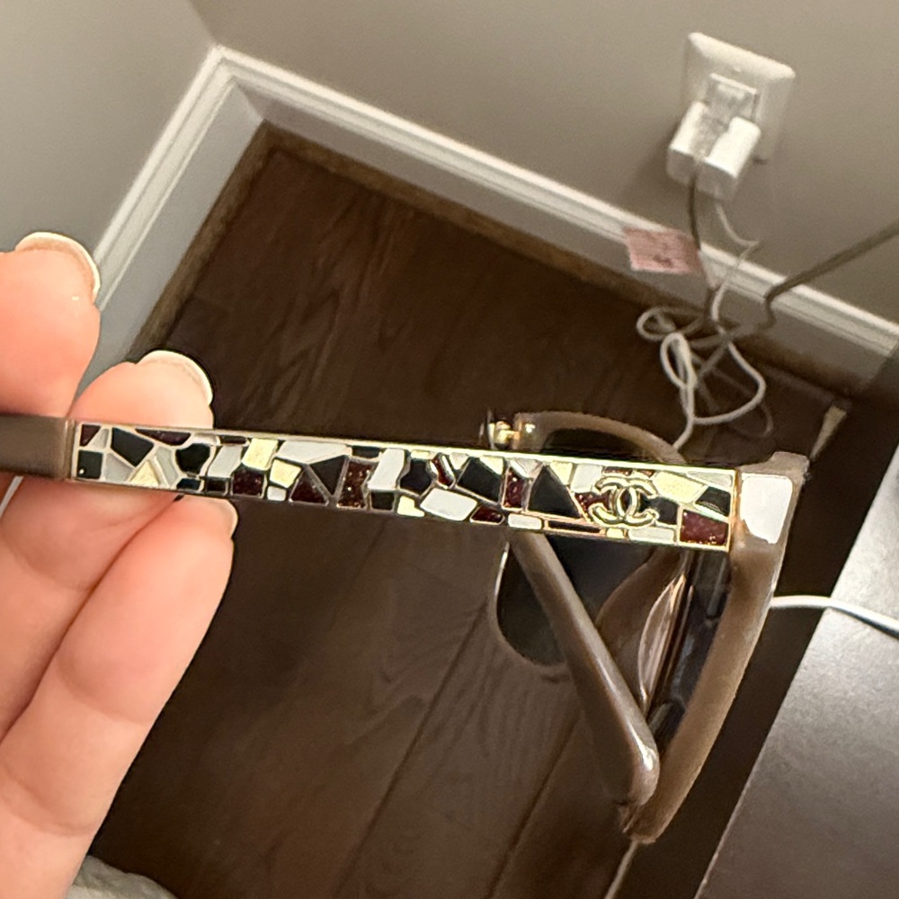 Chanel sunglasses - Picture 3 of 7